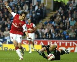 Món quà sinh nhật tuyệt vời cho Wenger ảnh 1