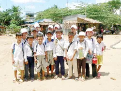 Chuyện học bên dòng sông biên giới