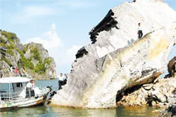 Phục dựng hay giữ nguyên?