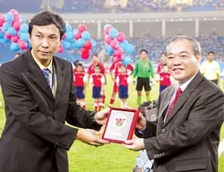 Agribank nhận kỷ niệm chương của VFF ảnh 1