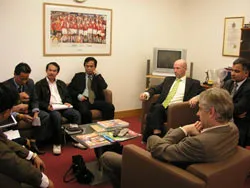 Tiếp thị thương hiệu Việt tại Premiership ảnh 1