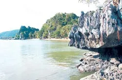 Di tích danh thắng Hòn Phụ Tử