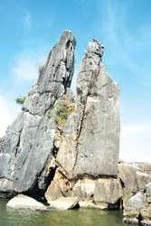 Di tích danh thắng Hòn Phụ Tử ảnh 2