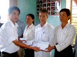 Báo SGGP hỗ trợ đồng bào và học sinh bị thiệt hại trong bão số 6