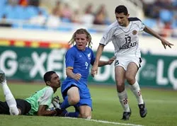 Đằng sau một chiếc Cúp ảnh 1