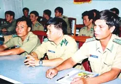 Đường về không thong thả ảnh 2