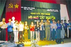 Đoàn khách lạ đến trường cai nghiện…