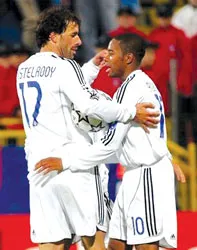 Real Madrid – Steaua Bucharest (lượt đi 4-1)(Bảng E) : Ba điểm cho Real ảnh 1