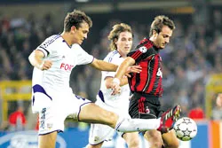 AC Milan - Anderlecht (lượt đi 1-0)(Bảng H): Giận cá chém thớt! ảnh 1