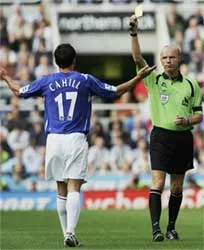 Trọng tài thường thiên vị đội chủ nhà ảnh 1