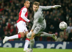 23 lần dứt điểm, 9 cơ hội rõ rệt, 0 bàn thắng ảnh 2