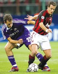 Ancelotti: “1 bàn của Gilardino bằng 3 bàn của Kaka !” ảnh 1