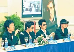 Nhóm nhạc V4Men (Hàn Quốc) với chương trình “Đôi cánh hy vọng”