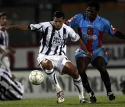 SIENA (4) - PARMA (16): Cơ hội giành 3 điểm cho Siena ảnh 1