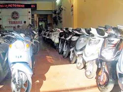 Sôi động thị trường xe máy tay ga hạng trung ảnh 2