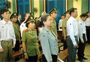 Bài 3: Thiêu thân vì “ánh đèn ảo”