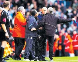 HLV Arsene Wenger hối tiếc... ảnh 1