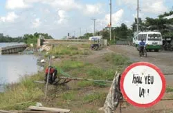 Càng chờ càng... trượt giá