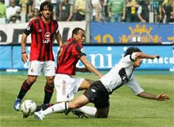 Cafu:" AC Milan chỉ cần thắng 2 hay 3 trận tới..." ảnh 1