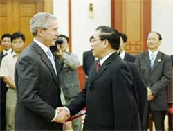 Tổng thống Hoa Kỳ George W.Bush và phu nhân thăm chính thức Việt Nam