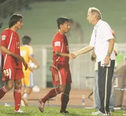 Kỳ 1: Câu chuyện của một lão gà và  lũ gà con ảnh 1