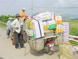 Mùa nước nổi, “tràn lan” chuyện buôn lậu ảnh 2