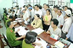 Bãi bỏ những quy định lạm dụng hộ khẩu