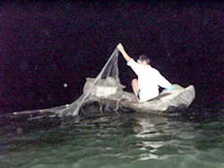 Mưu sinh cùng sóng gió