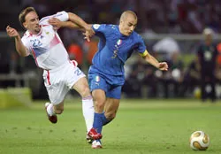 Từ một cậu bé lượm bóng... ảnh 1