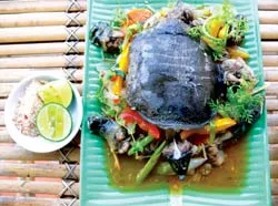 Cua đinh xào gừng