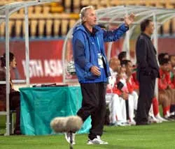 Riedl tiếc! ảnh 1