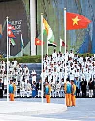 Rực sáng ngọn lửa hòa bình và hữu nghị trên sân Khalifa ảnh 2