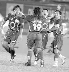 Vũ Hán góp sức làm cho vòng bán kết cân tài hơn ảnh 1