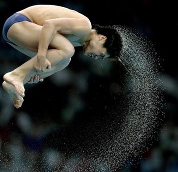 Huo Liang of China performs during the semi-finals of the men's 10m platform diving at the 2008 Beijing Olympic Games, on August 23. Huo was the semi-finals' leader, with a total of 549.95 points.(AFP/Greg Wood)