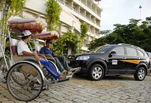 A Chevrolet Captiva of Budget in service at a hotel in the beach city of Phan Thiet (Photo: courtesy of Budget)