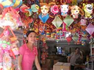 Paper-folded lanterns dominate the market
