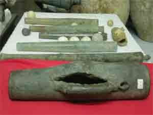 A miniature canon with a large crack on its barrel