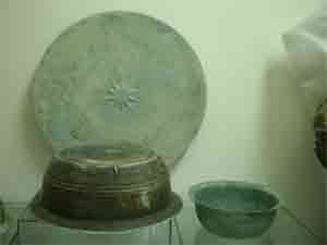 Two in one: A basin for holding water becomes a drum when turned ove