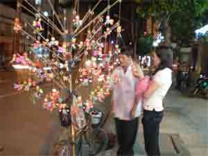 Nightlife: Vendor of toys