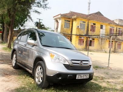 Huy Hoang parks his Honda RVA4 in the apartment of SLNA club (Photo:TTO)