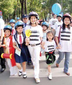 Michelle Yeoh takes part in a parade together with students of Nguyen Thai Hoc Primary School.
