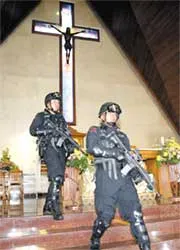 Nhiều nước đón Giáng sinh trong cảnh giác