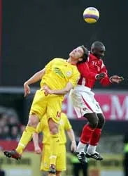 Viduka: “Chúng tôi cần Hasselbaink” ảnh 1