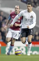 Đến lượt Ferguson đòi Mourinho xin lỗi ảnh 1