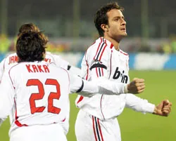 AC Milan thắng nhờ đội hình cây thông ảnh 1