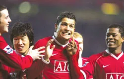 Ferguson lại có dịp ghẹo Mourinho ảnh 1