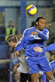 Mourinho cầu cứu... cổ động viên