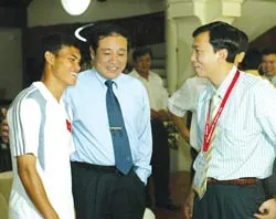 Ghế nóng trưởng đoàn ảnh 1