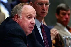 Cách chức giám đốc Chương trình Vũ khí hạt nhân