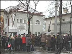 Người Moldova đổ xô xin thị thực vào Romania